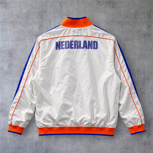 Casaco vintage da A minha loja da seleção da Holanda 2010/11, branco com detalhes em laranja e azul, vista traseira.