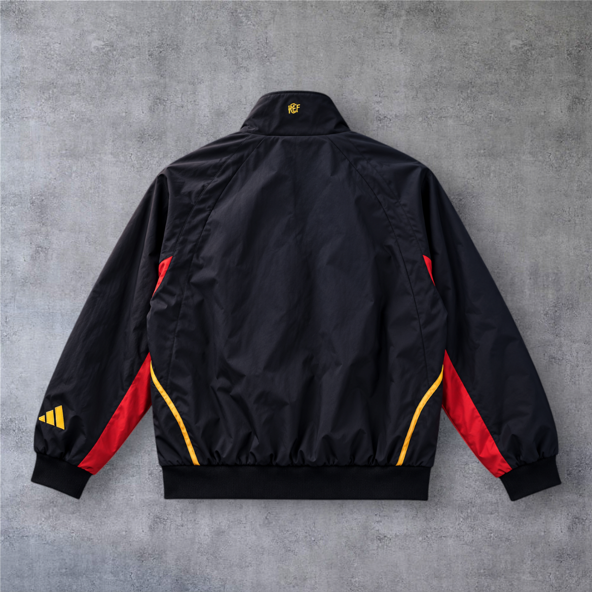 Casaco vintage da Espanha 2002 A minha loja, preto com detalhes em vermelho e amarelo, vista traseira.