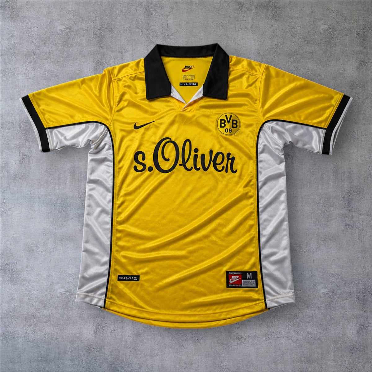 Chapuisat 9 Borussia Dortmund Home 1999 retro football shirt