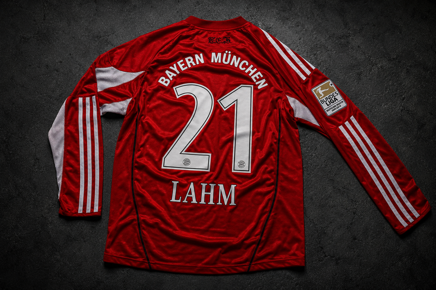 Lahm 21 - Bayern Home 2010/11 Bundesliga
