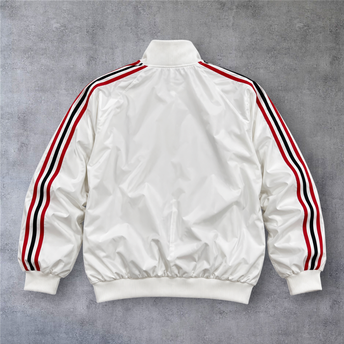 Casaco vintage A minha loja Milan 2014 branco com fecho completo e riscas laterais pretas e vermelhas nas mangas