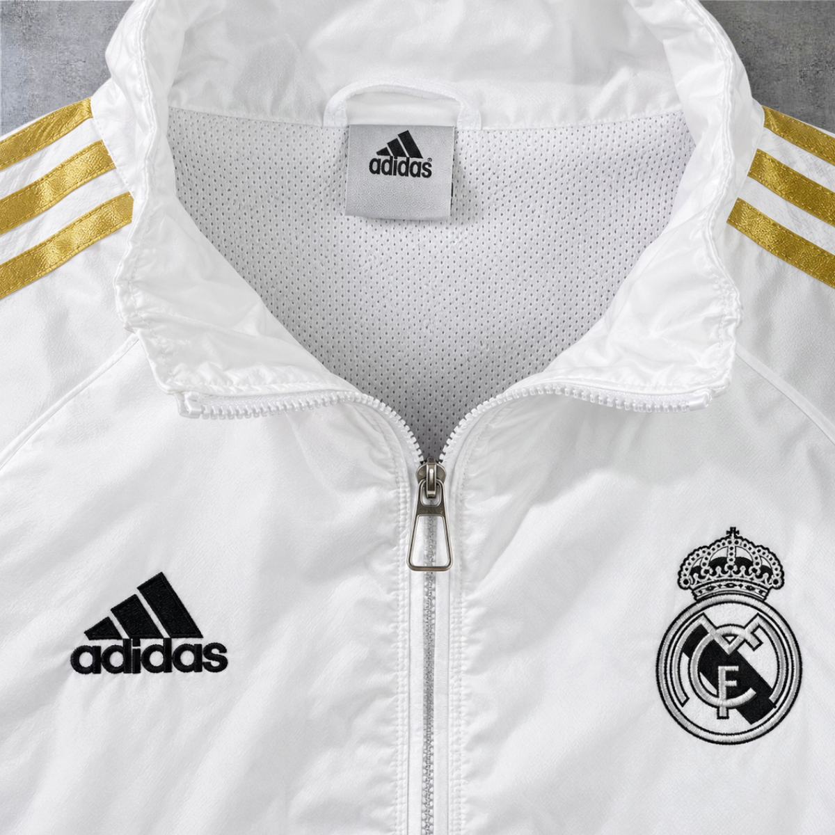 Casaco vintage A minha loja do Real Madrid 2011/12 branco com detalhes dourados e fecho de correr