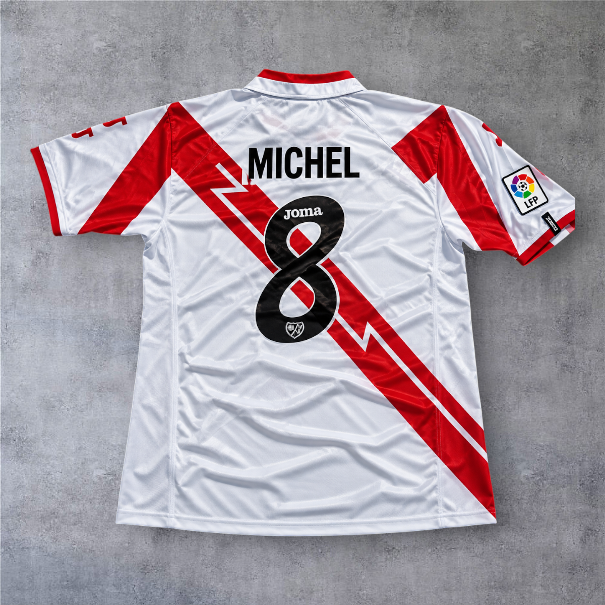 Camisola de futebol A minha loja Rayo Vallecano 1994/95 branca com risca vermelha, nome Michel e número 8 nas costas.