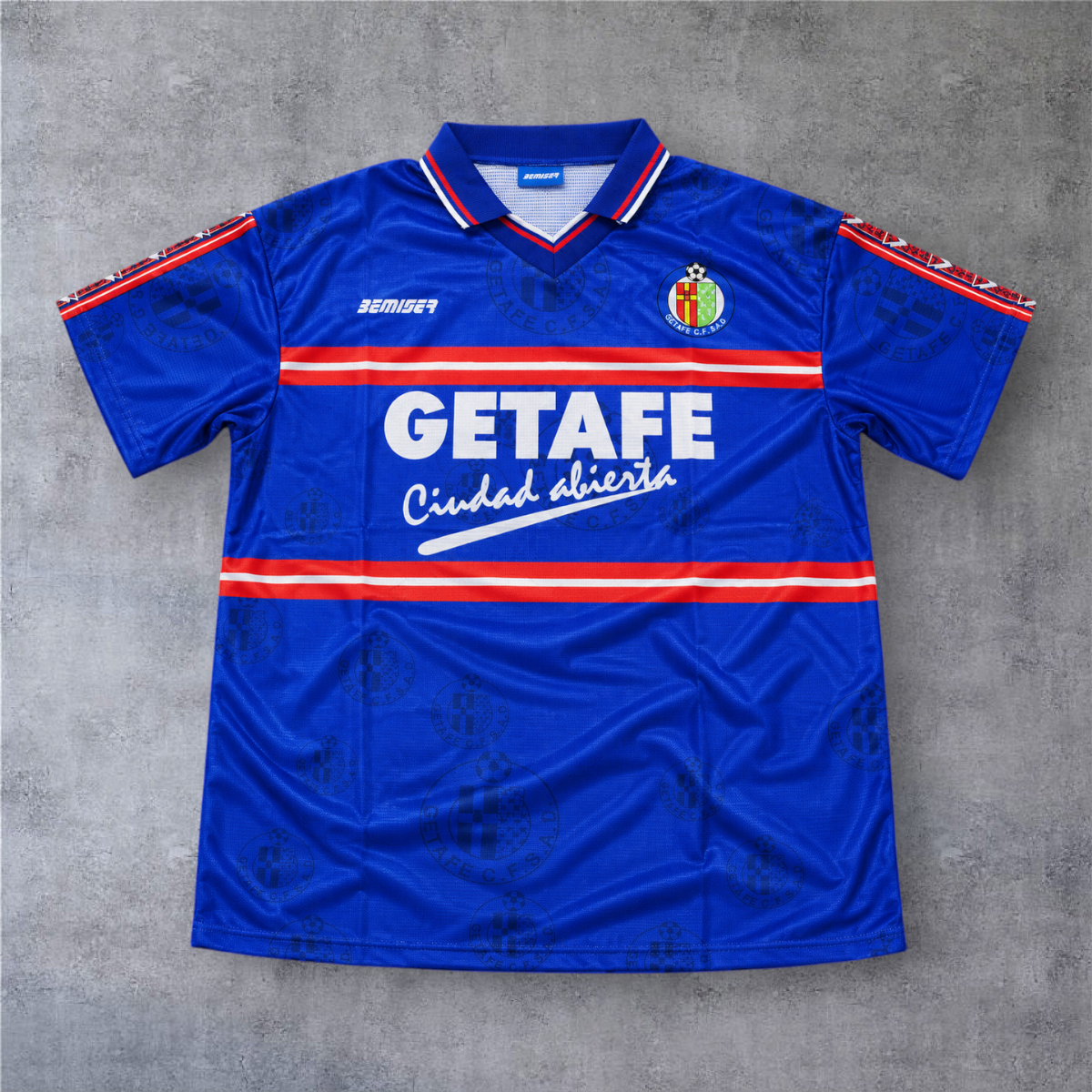 Camisola de futebol A minha loja Getafe 1998/99 azul com detalhes em vermelho e branco e emblema do clube