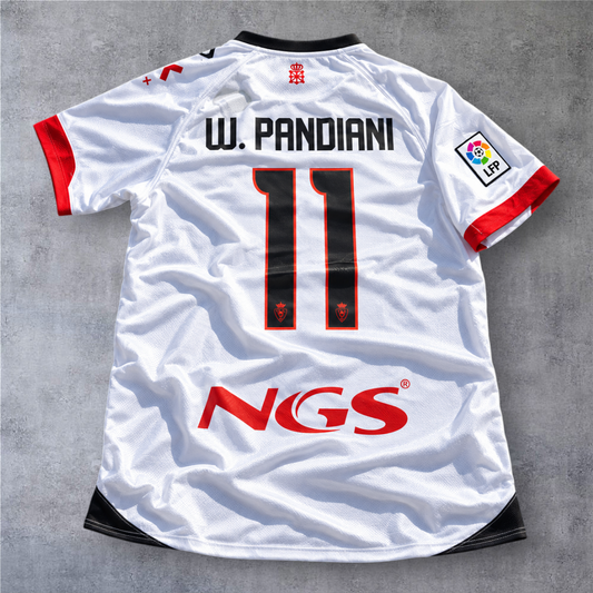 Camisola de futebol A minha loja Osasuna 2010/11 branca com o nome W. Pandiani e número 11 nas costas