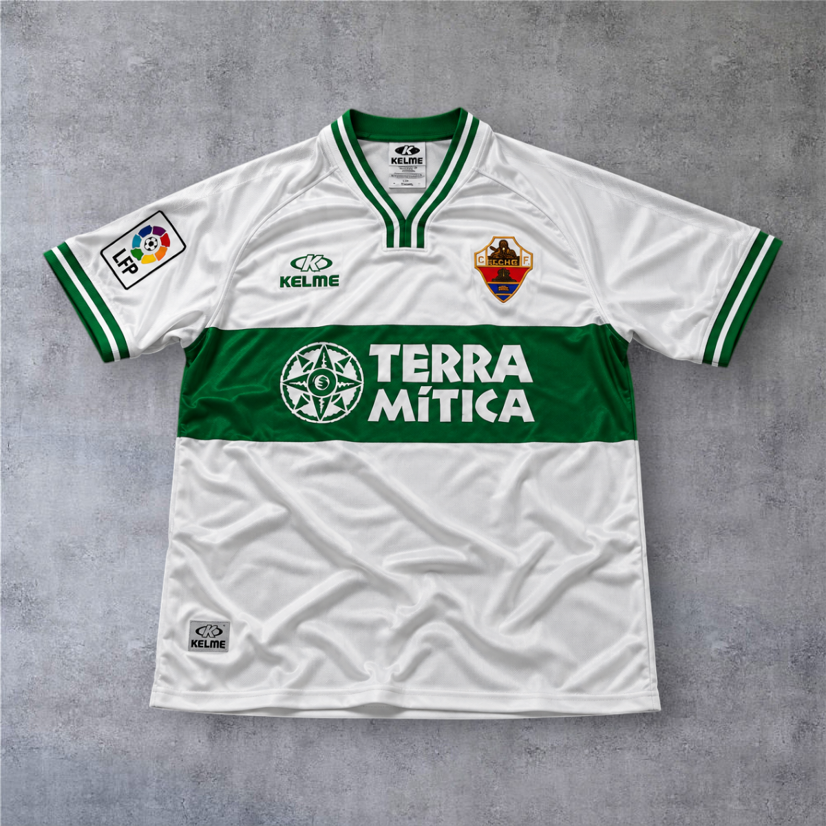 Camisola de futebol A minha loja Elche 1999/00 branca e verde com o número 26 do jogador Nino e emblema do clube