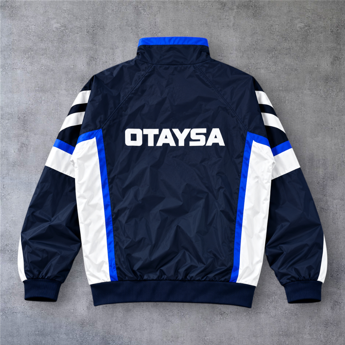 Casaco vintage Real Madrid 1991 da A minha loja em azul marinho com detalhes em branco e azul royal e fecho completo