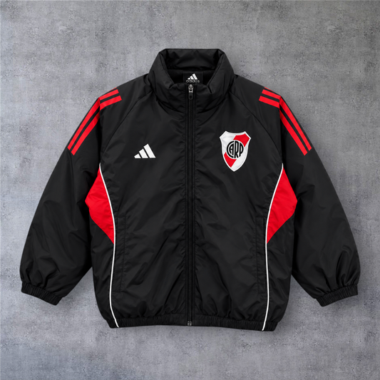 Casaco vintage River Plate A minha loja preto com fecho completo, detalhes em vermelho e emblema do clube no peito