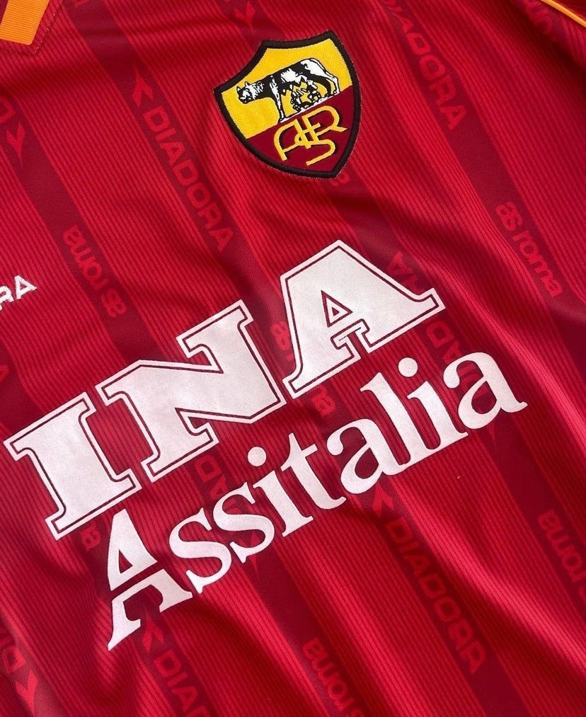 Totti 10 - Roma Home Kit 1999/00