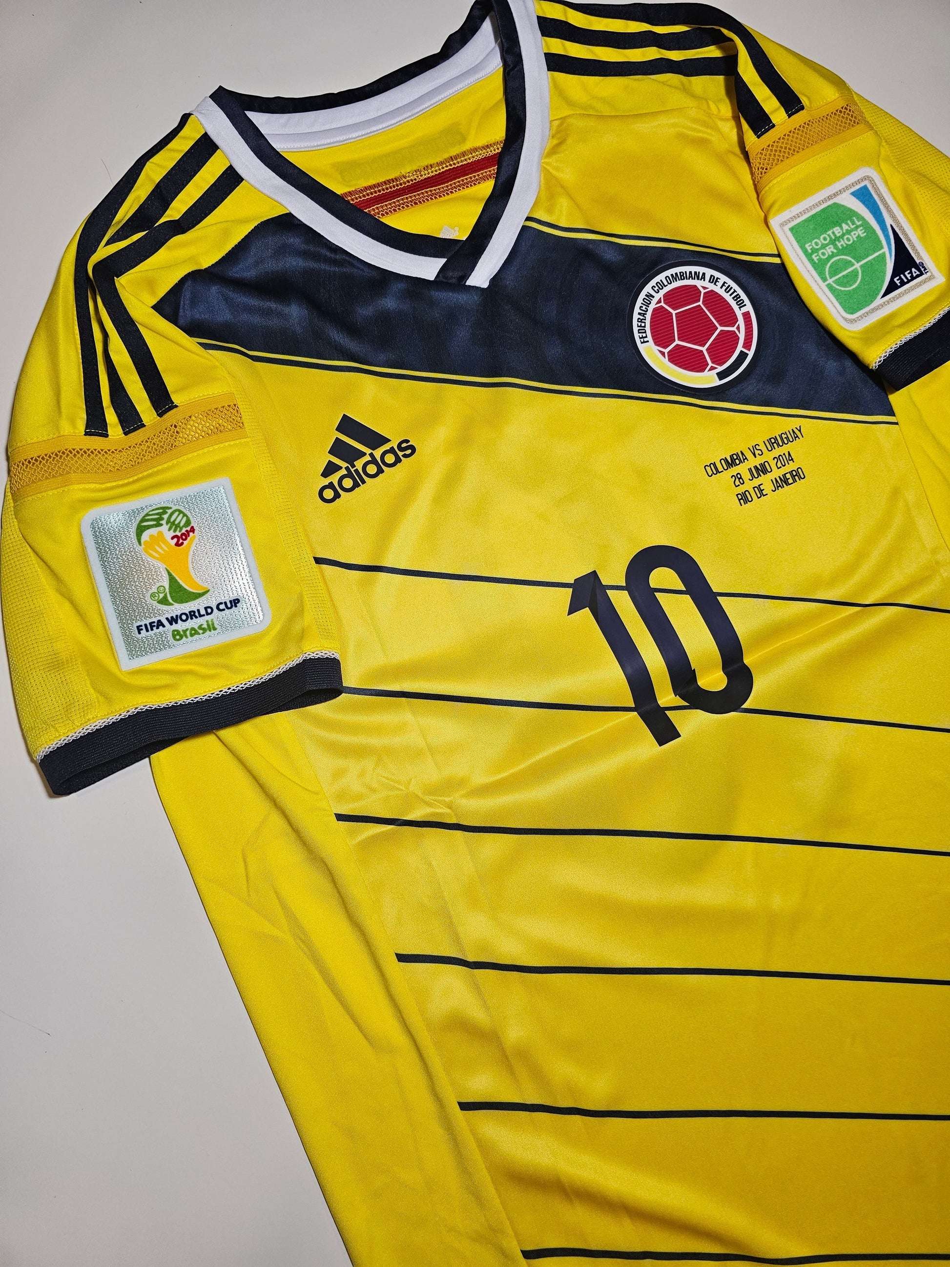 James Rodríguez 10 Colombia 2014 World Cup retro football shirt