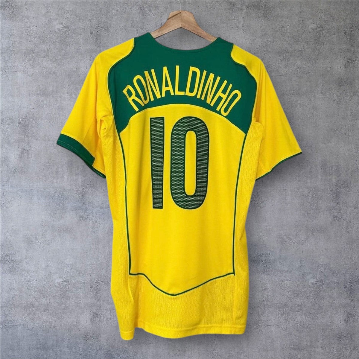 Ronaldinho 10 - Brazil Home 2004/05
