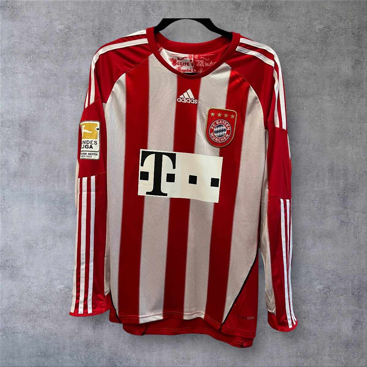 Schweinsteiger 31 - Bayern Home 2010/11 Bundesliga